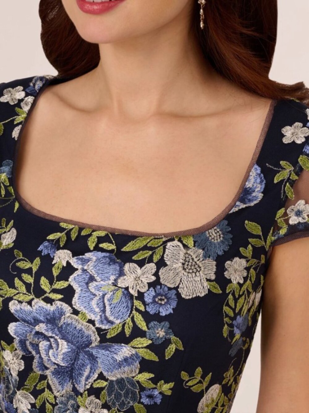 NWT Adrianna Papell Embroidered Floral Cap Sleeve Column Gown in Navy. Size 6 - Picture 4 of 16